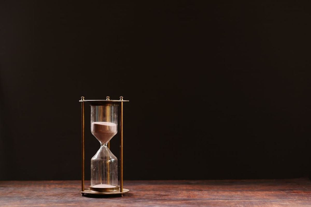 The Hourglass of Time: A Reminder About Greatness and Opportunity A close-up macro shot of an hourglass, symbolising the passage of time and the importance of aligning with opportunities.