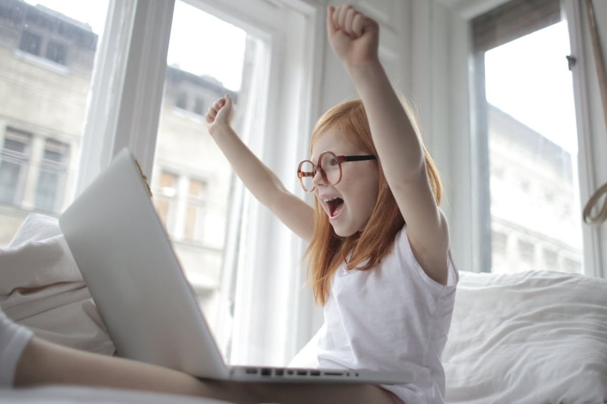 Arms Raised: A Clear Signal of Joy and Openness A young girl enthusiastically raising her arms, symbolising joy, openness, and a carefree expression of happiness through upward movements.
