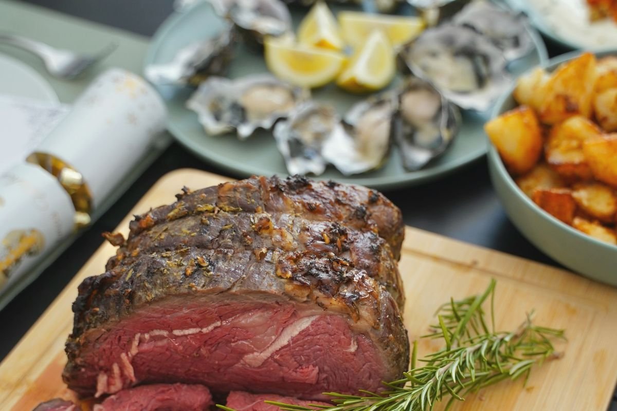 Oysters and steak rich in zinc, supporting gut health, immune function, digestion, and healthy zinc levels naturally.