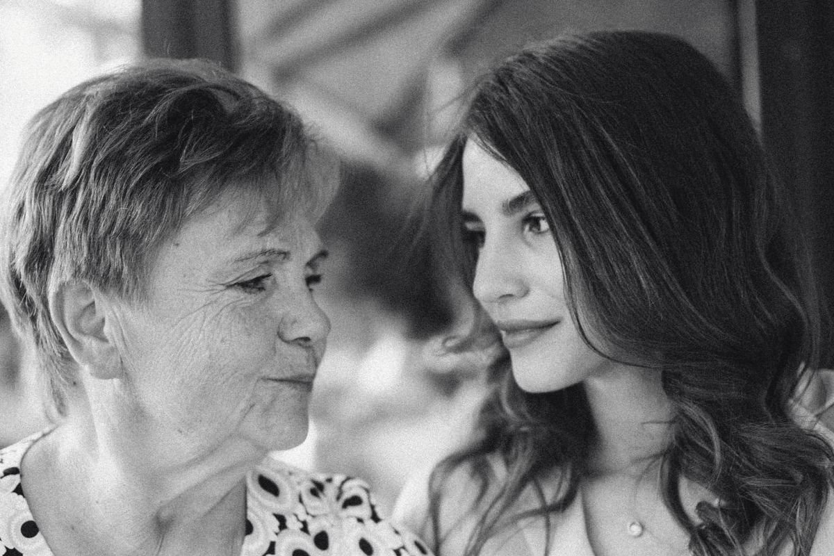 Ageing mother spending time with her daughter, symbolising family connection and awareness of early dementia symptoms in older adults.