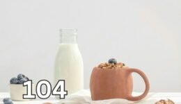 Milk, cereal and berries as a calcium-rich breakfast