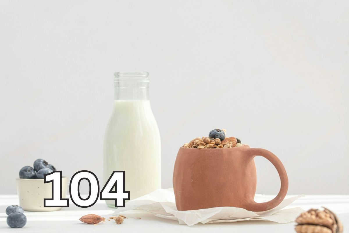 Milk, cereal and berries as a calcium-rich breakfast