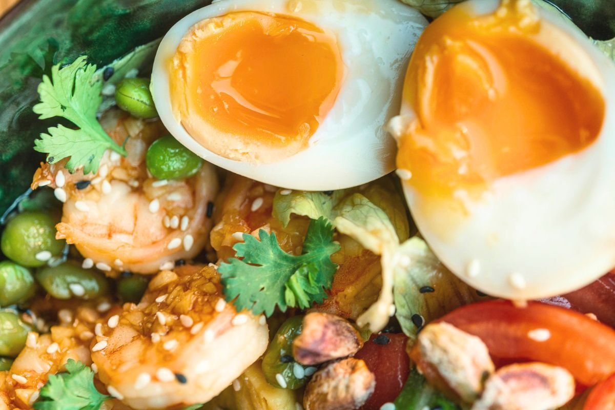 Egg and shrimp with leafy green vegetables